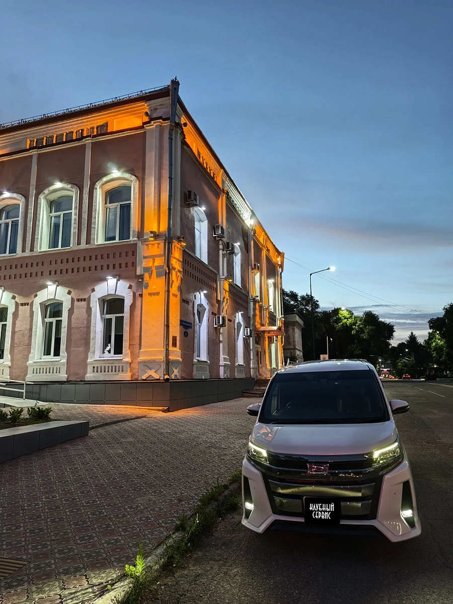 Toyota Noah, 2019г., передний привод, вариатор