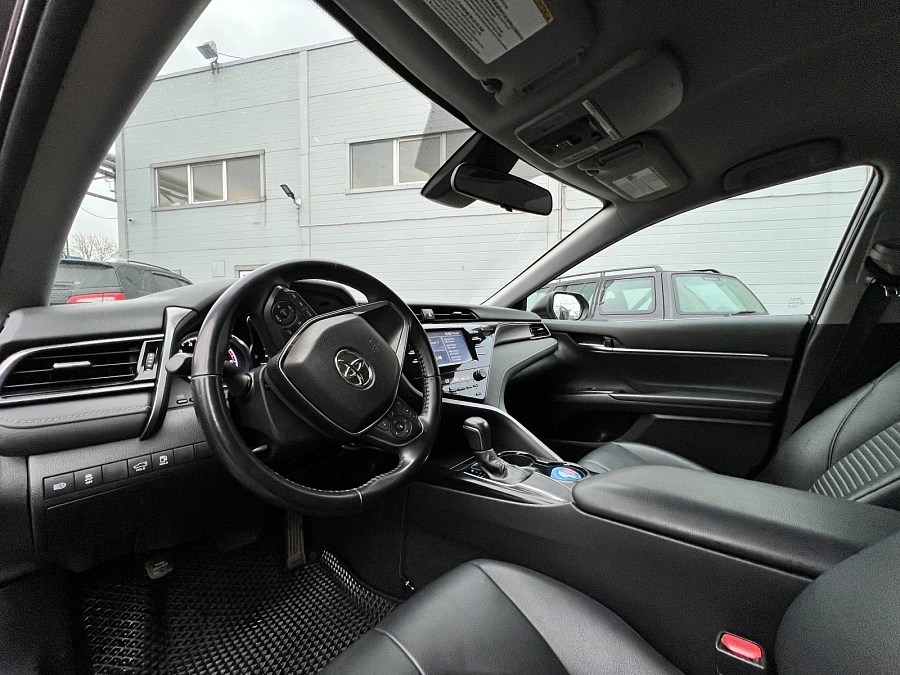 Toyota Camry, 2019г., передний привод, автомат