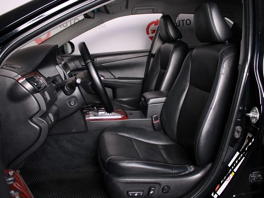 Toyota Camry, 2012г., передний привод, автомат