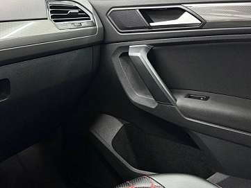 Volkswagen Tiguan, 2020г, полный привод, робот