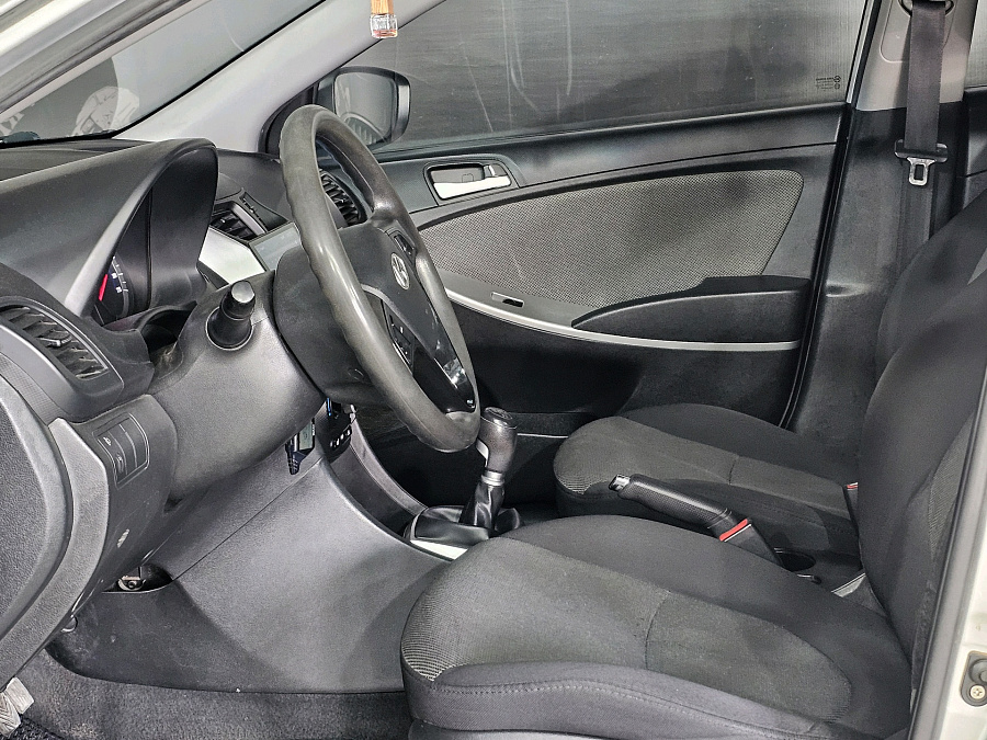 Hyundai Solaris, 2011г., передний привод, механика