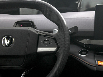 Changan UNI-V, 2023г, передний привод, робот