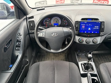 Hyundai Elantra, 2008г., передний привод, механика