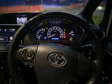 Toyota Esquire, 2018г, передний привод, вариатор