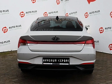 Hyundai Elantra, 2021г, передний привод, автомат
