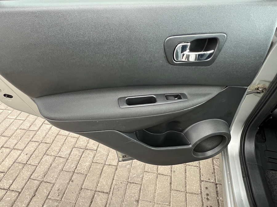 Nissan Qashqai, 2010г., передний привод, вариатор