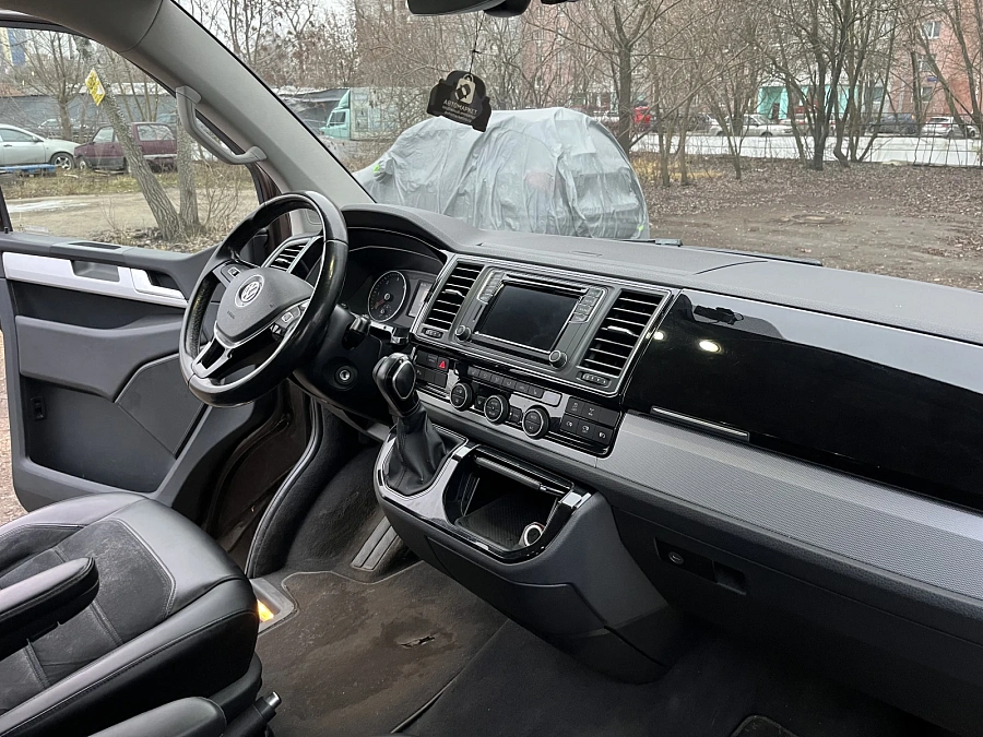 Volkswagen Multivan, 2016г., полный привод, робот