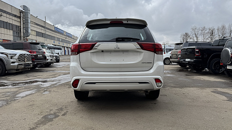 Mitsubishi Outlander, 2022г, передний привод, вариатор
