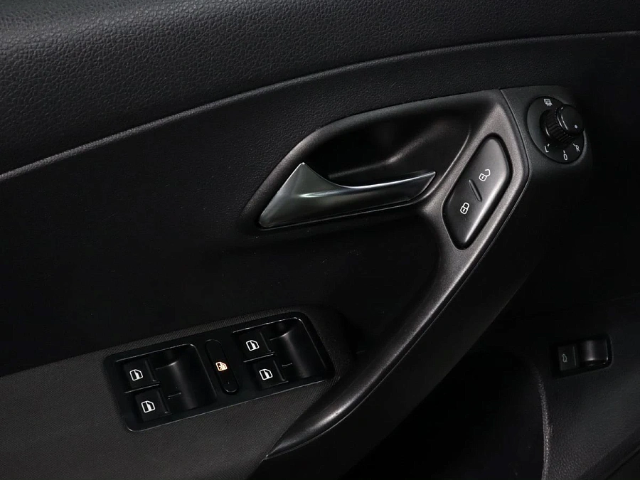 Volkswagen Polo, 2012г., передний привод, автомат