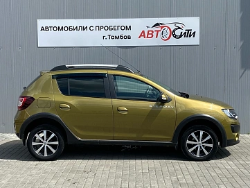 Renault Sandero, 2015г, передний привод, автомат