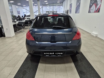 Peugeot 308, 2011г, передний привод, механика