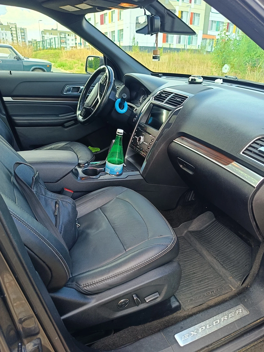 Ford Explorer, 2017г., полный привод, автомат