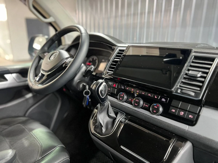 Volkswagen Multivan, 2017г., передний привод, робот