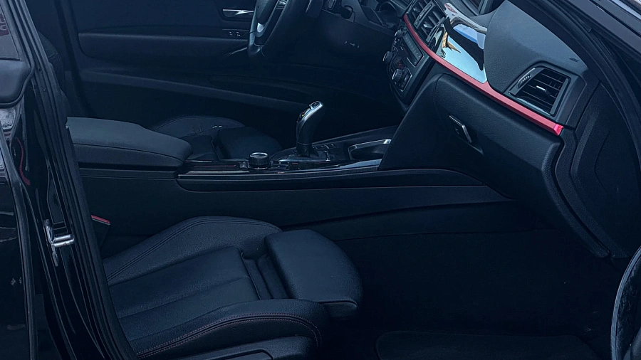 BMW 3 серии, 2015г., передний привод, автомат