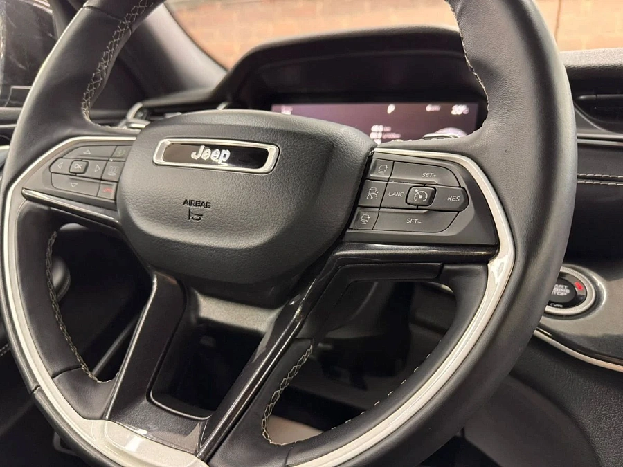 Jeep Grand Cherokee, 2021г., задний привод, автомат