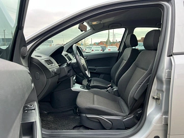 Opel Astra, 2010г, передний привод, механика