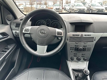 Opel Astra, 2012г, передний привод, механика