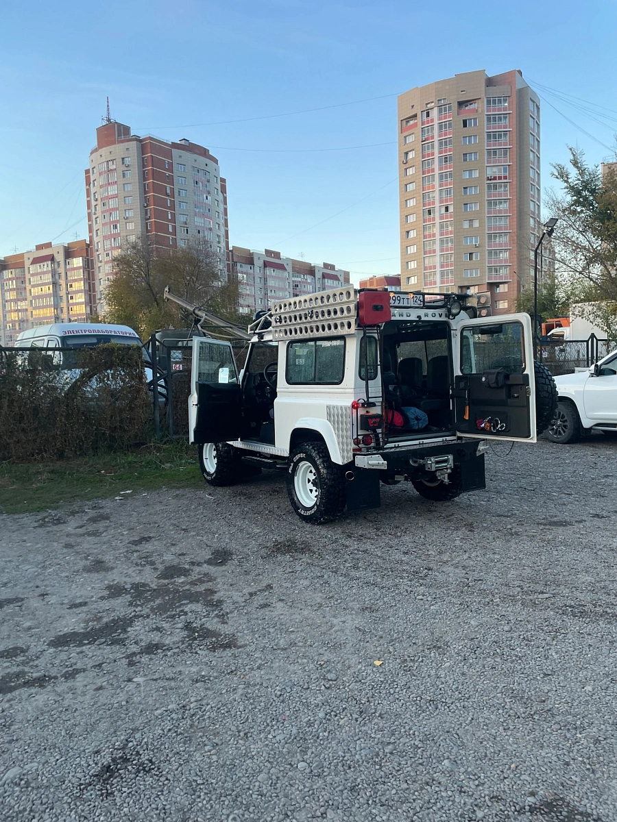 Land Rover Defender, 2005г., полный привод, механика
