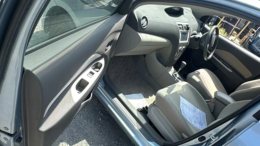 Toyota Belta, 2010г., передний привод, вариатор