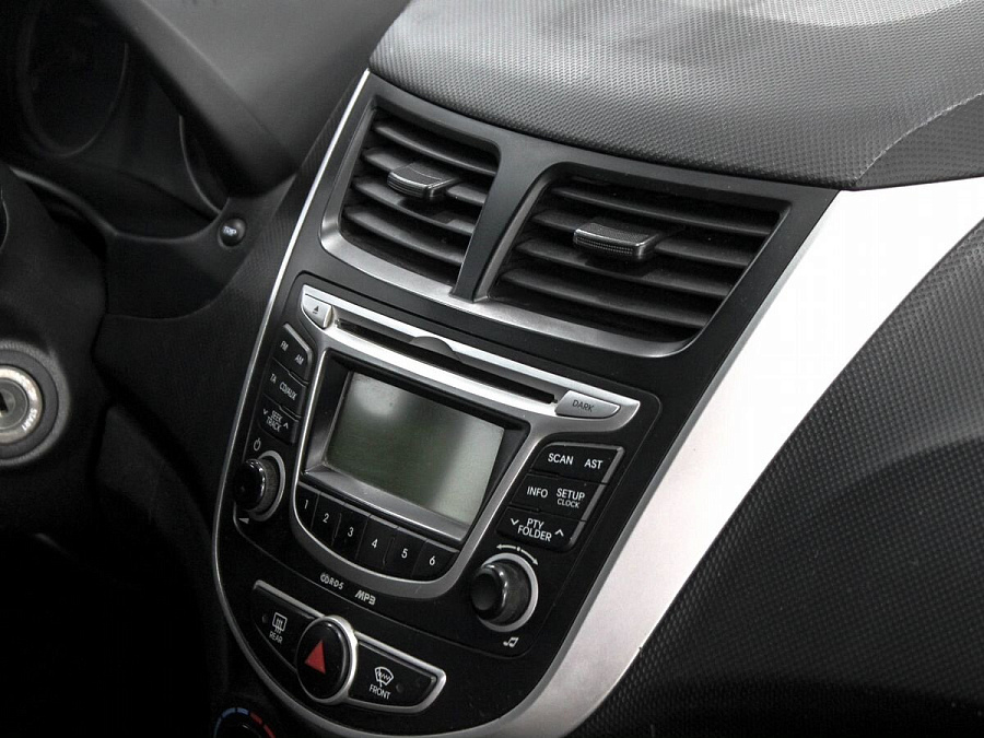Hyundai Solaris, 2011г., передний привод, механика