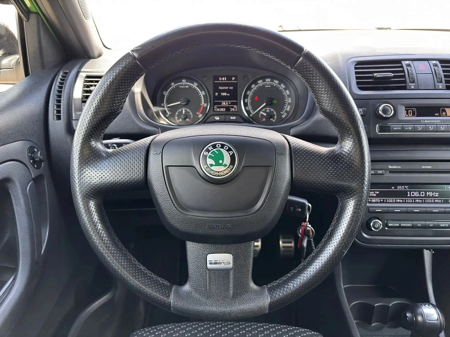 Skoda Fabia RS, 2011г., передний привод, робот
