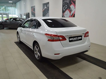 Nissan Sentra, 2015г, передний привод, вариатор