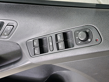 Volkswagen Tiguan, 2013г, передний привод, робот