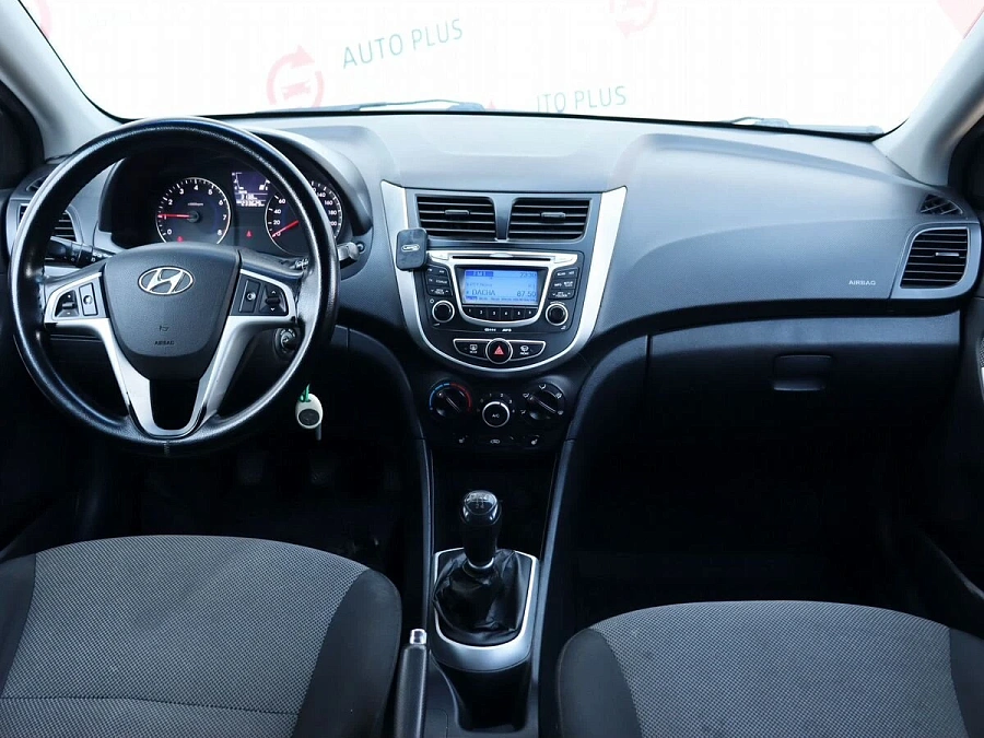 Hyundai Solaris, 2012г., передний привод, механика