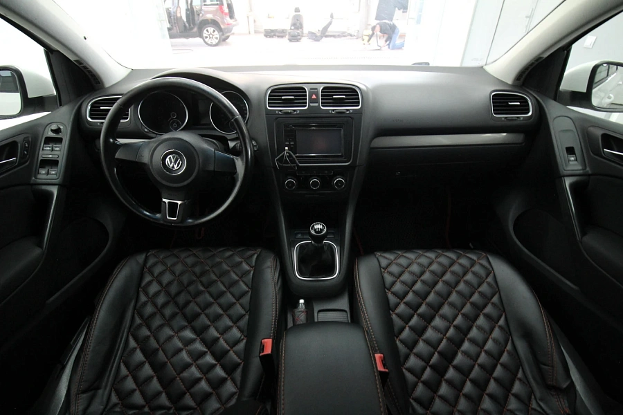 Volkswagen Golf, 2010г., передний привод, механика