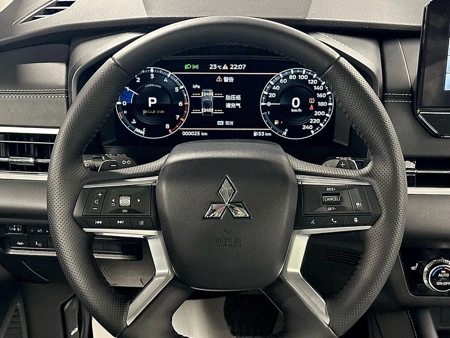 Mitsubishi Outlander, 2023г., передний привод, вариатор