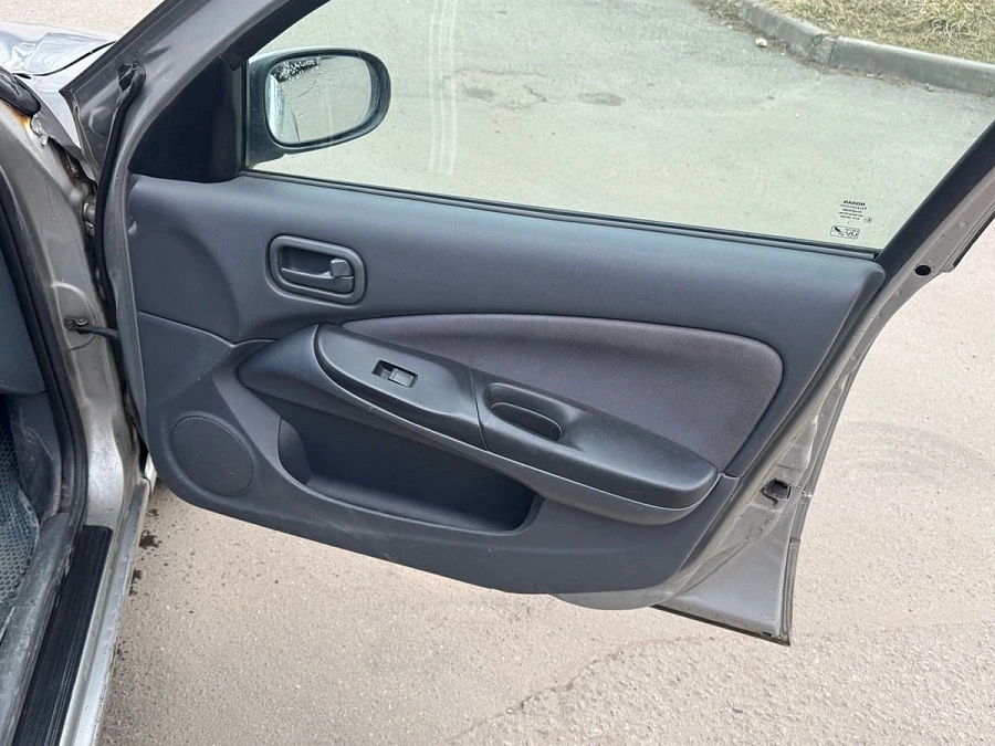 Nissan Almera, 2004г., передний привод, механика