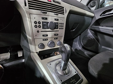Opel , 2008г., передний привод, робот