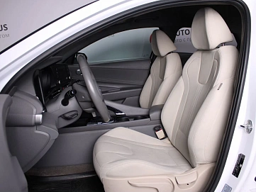 Hyundai Elantra, 2021г., передний привод, автомат