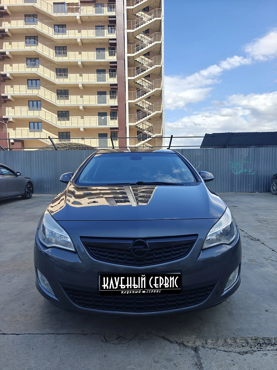 Opel Astra, 2011г., передний привод, автомат