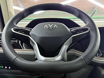 Volkswagen Touareg, 2025г, полный привод, автомат