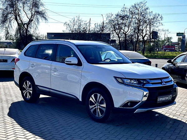 Mitsubishi Outlander, 2015г., полный привод, вариатор