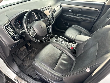 Mitsubishi Outlander, 2015г, полный привод, вариатор