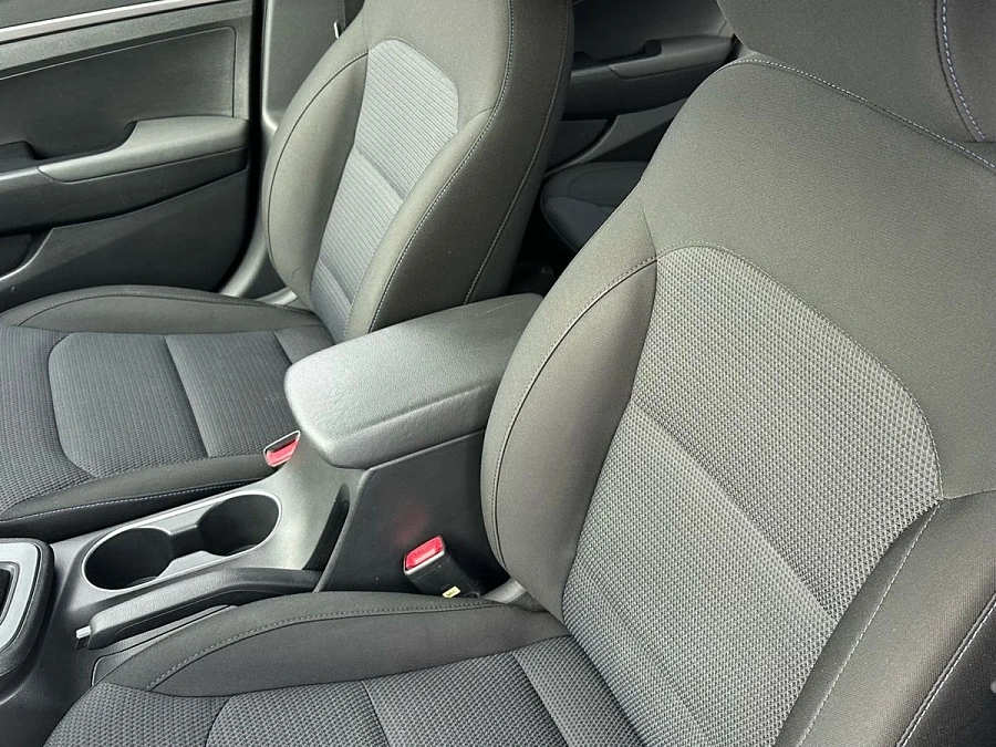 Hyundai Elantra, 2016г., передний привод, автомат