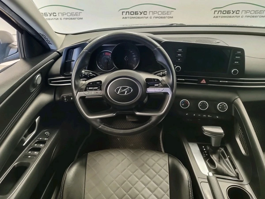 Hyundai Elantra, 2021г., передний привод, автомат