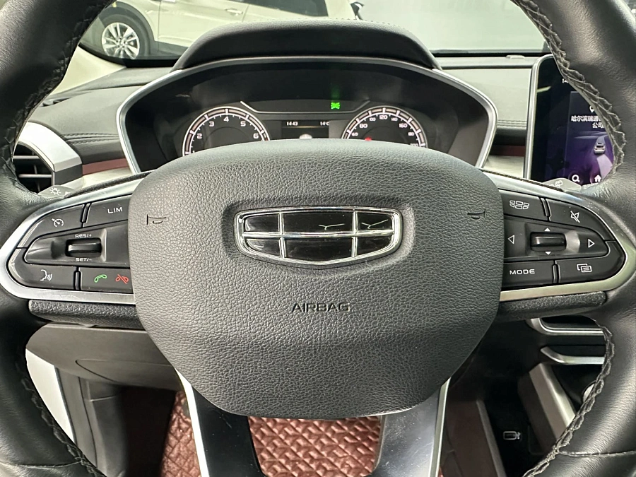 Geely Coolray, 2022г., передний привод, робот