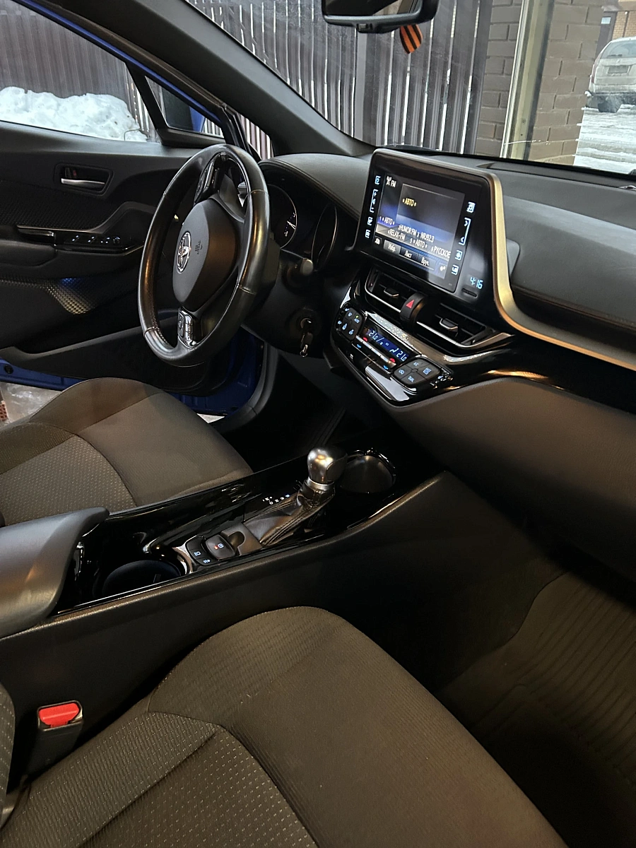Toyota C-HR, 2018г., передний привод, вариатор