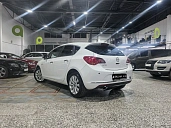Opel Astra, 2014г., передний привод, автомат