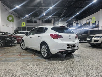Opel Astra, 2014г, передний привод, автомат