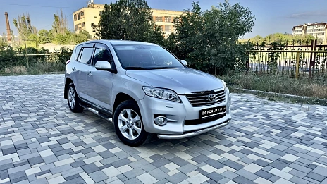 Toyota RAV4, 2011г, полный привод, вариатор