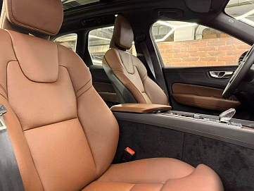 Volvo XC60, 2024г, полный привод, автомат