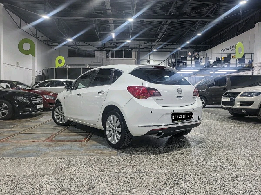 Opel Astra, 2014г., передний привод, автомат