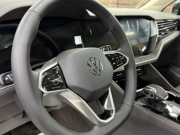 Volkswagen Touareg, 2025г, полный привод, автомат