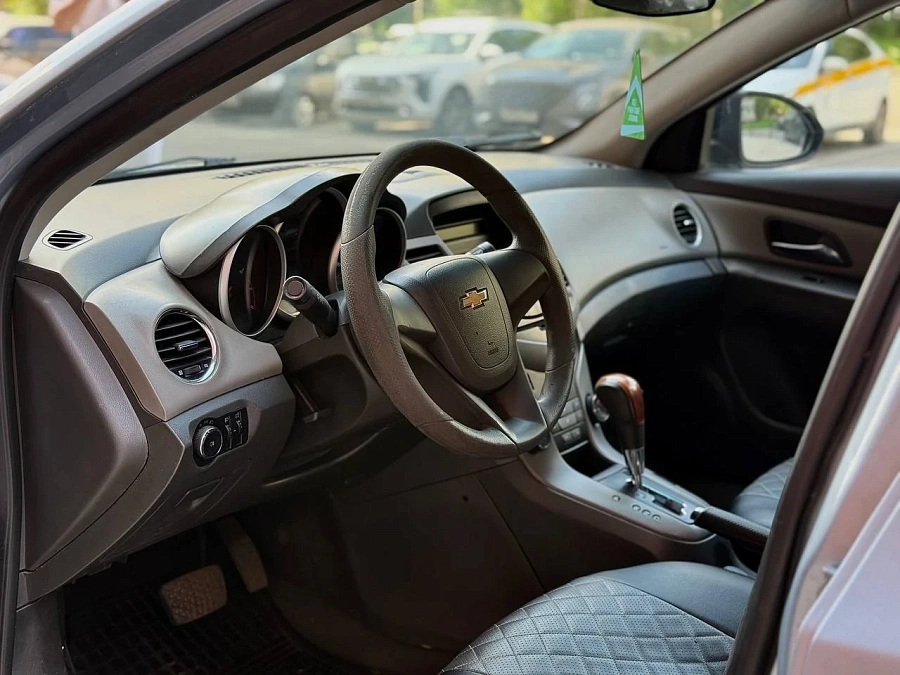 Chevrolet Cruze, 2010г., передний привод, автомат