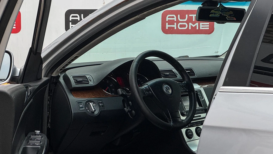 Volkswagen Passat, 2006г., передний привод, автомат