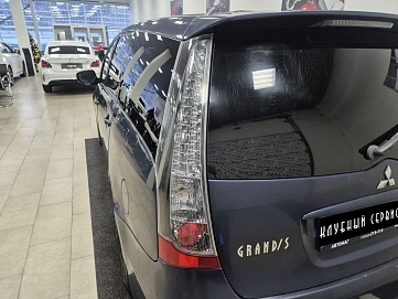 Mitsubishi Grandis, 2004г, полный привод, механика